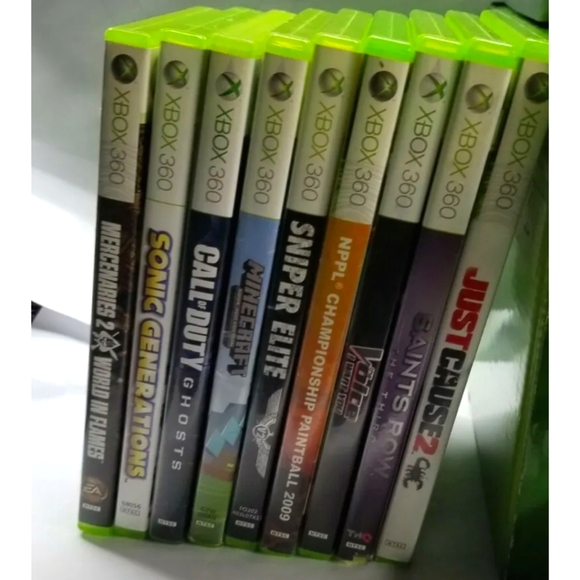 XBOX 360 with Box, 2 wireless remotes, 1 wired remote, 18 games, Ext. hard drive - Picture 3 of 4